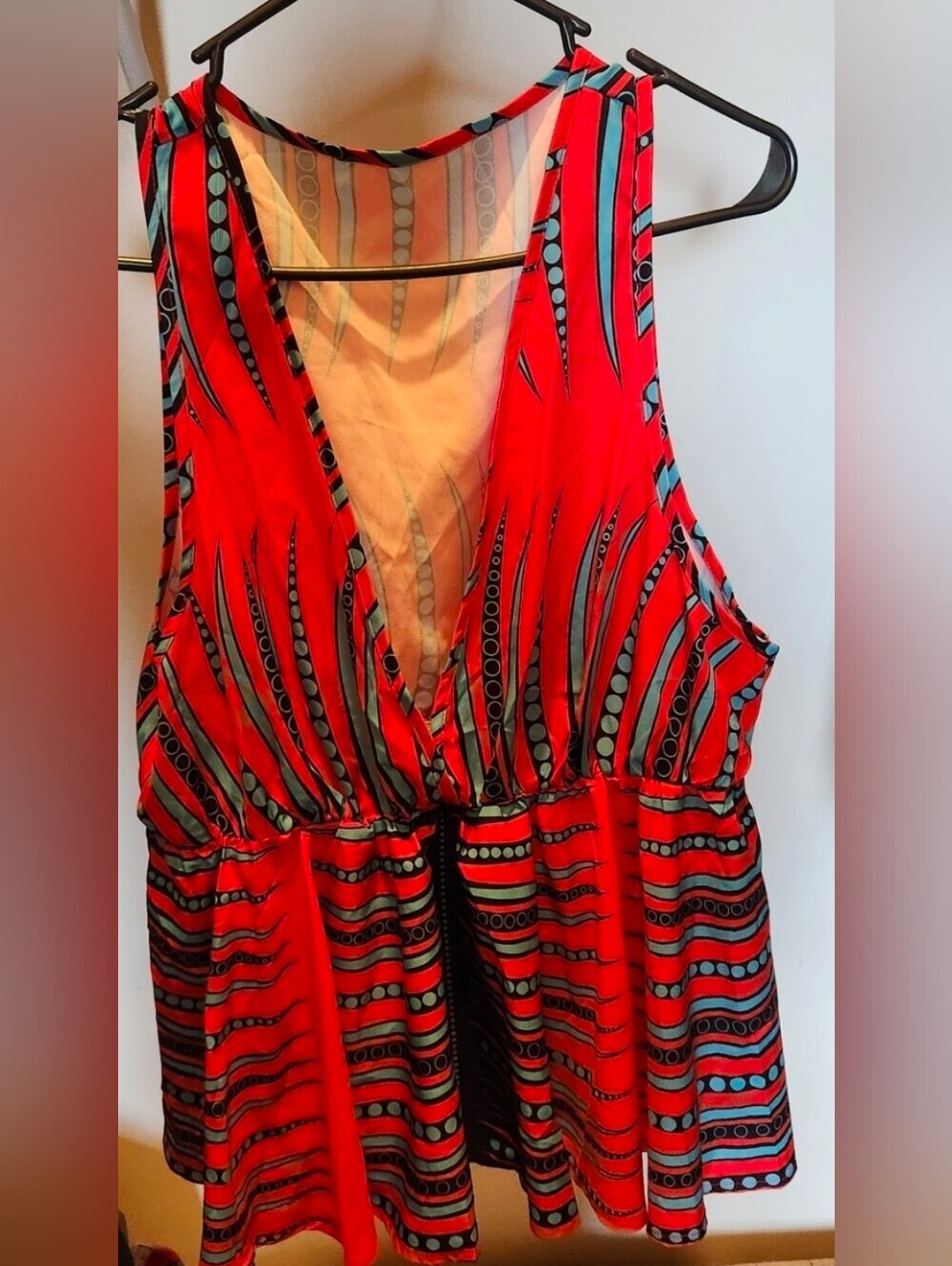Curve V-Neck Red Sleeveless Peplum Top - Picture 2 of 5